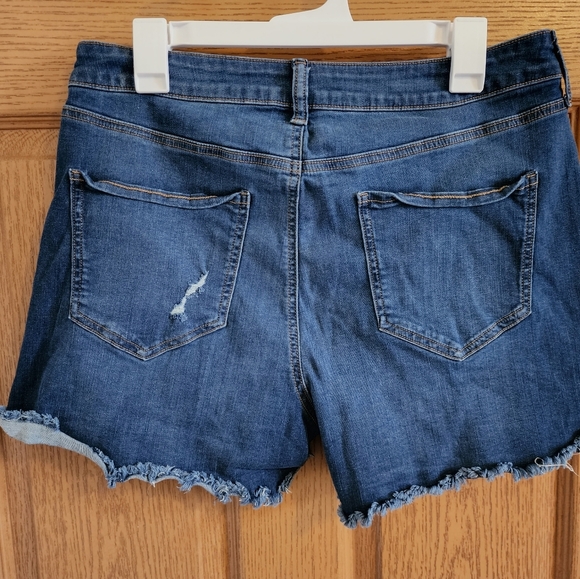 SO Curvy High Rise Midi Juniors Jean Shorts, Destroyed, Distressed, Size 15/32W - Picture 2 of 3